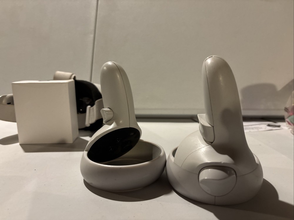 Meta Oculus Quest 2 128GB VR + Oculus Development Kit 2 w/ Pre-Downloaded Games