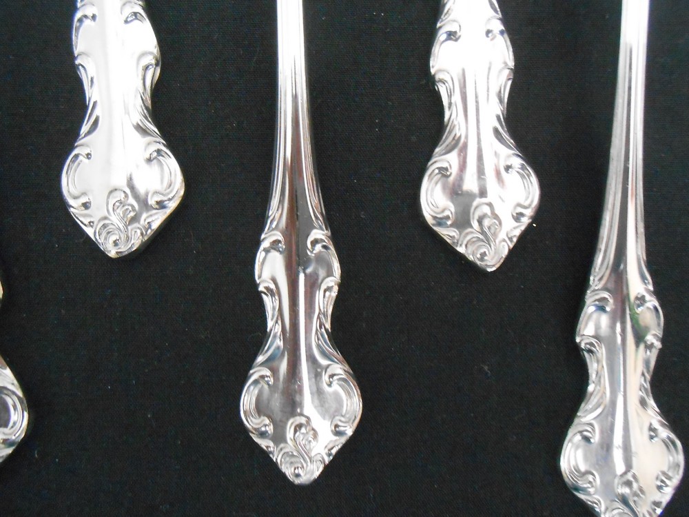 11 STAINLESS FLATWARE TEASPOONS 6 1/4" JAPAN UNKNOWN PATTERN LINE SCROLLS