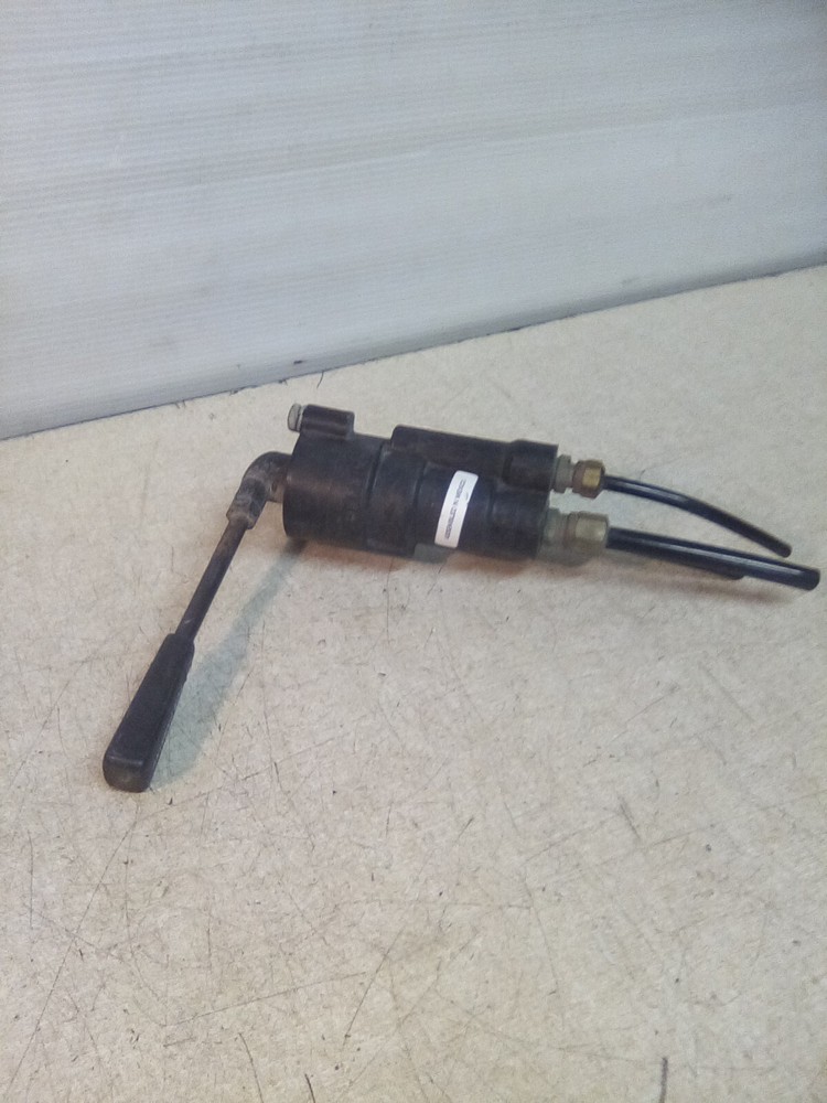 1998 Mack Bendix T-294095-A Trailer Brake Valve