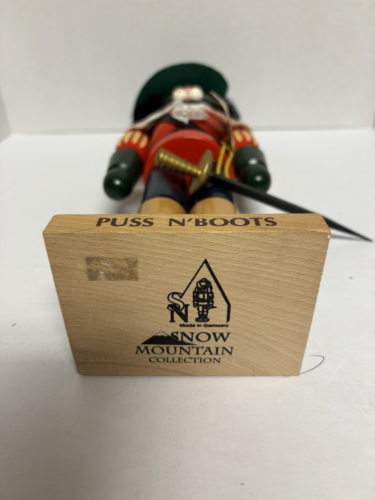 Seiffener Germany Puss n Botts Nutcracker, S1