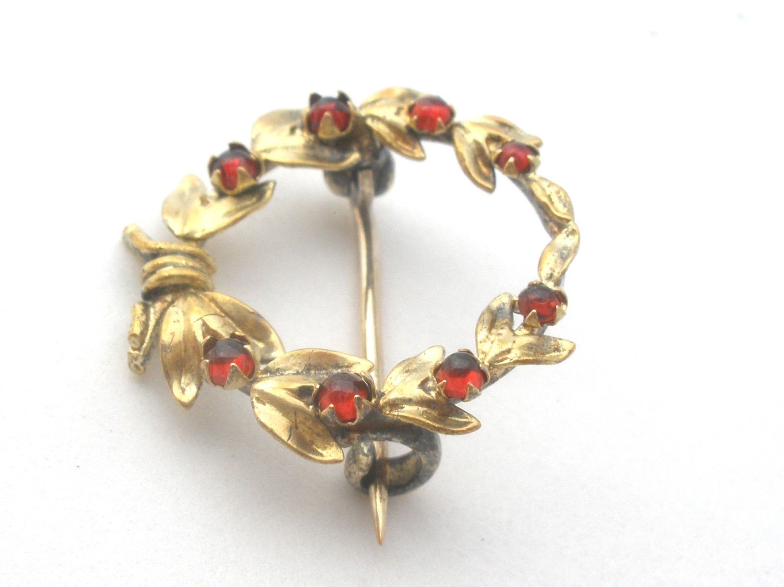 Victorian 14K Gold Wreath Brooch With Bohemian Garnets Round Pin Antique Jewelry