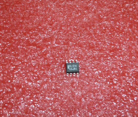 8L12A Linear Voltage Regulators 12.0V 100mA IC SURFACE MOUNT