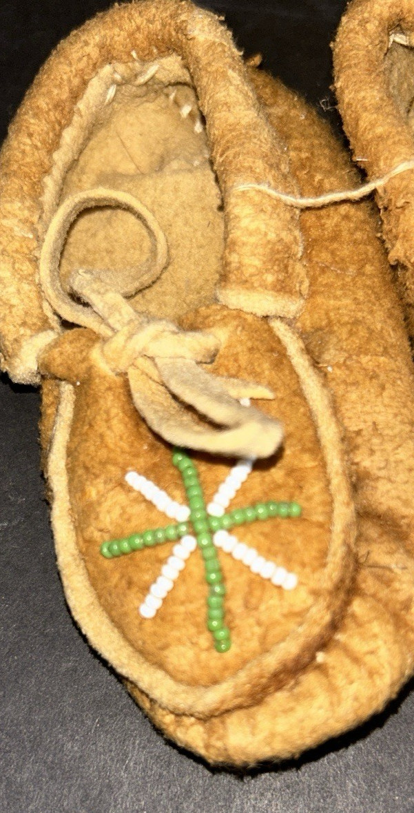 Baby Moccasins - Antique handmade - Native American - never worn - Look!