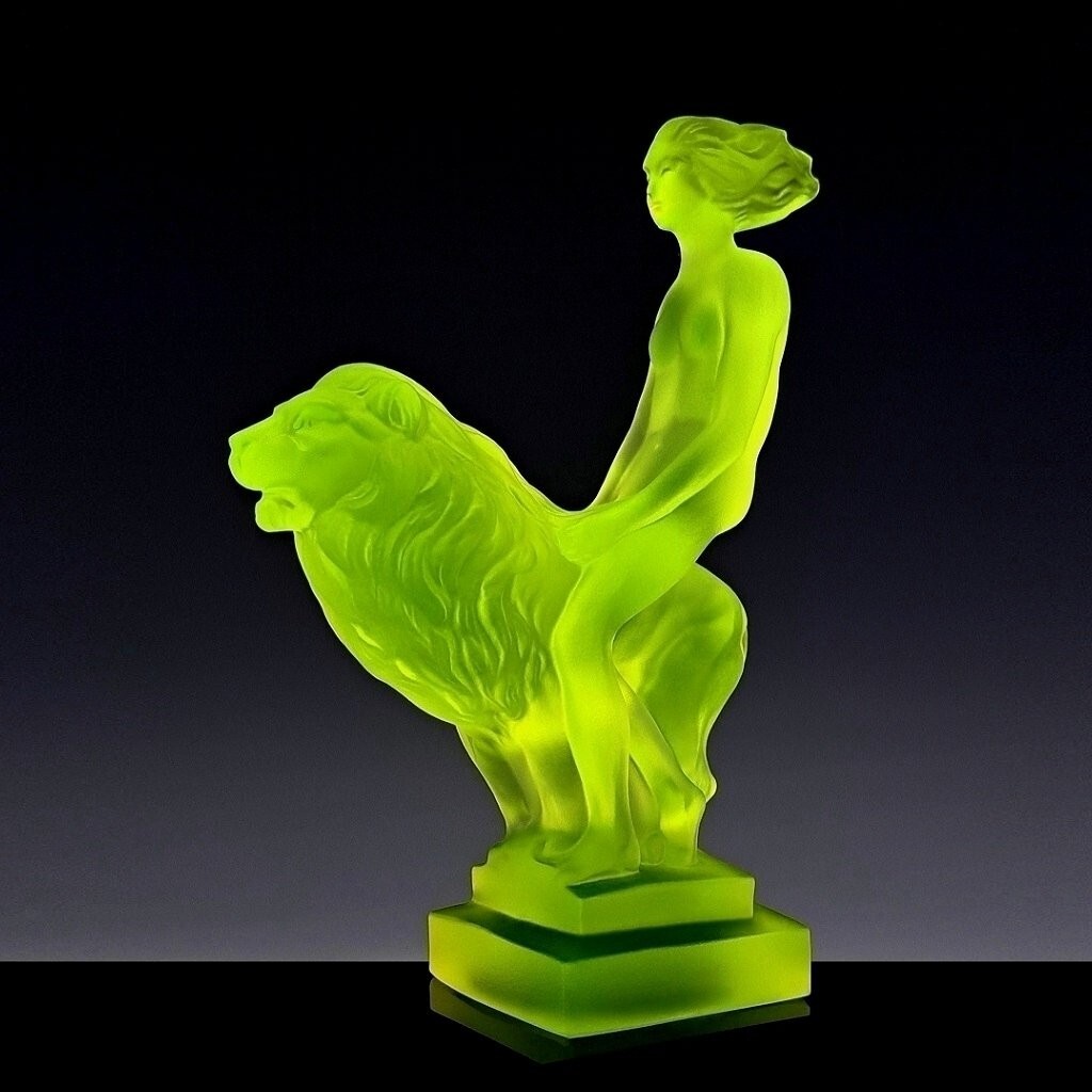 Sculpture 1930' H.Hoffmann ' Girl with a lion ' Art Deco Vaseline Uranium Glass
