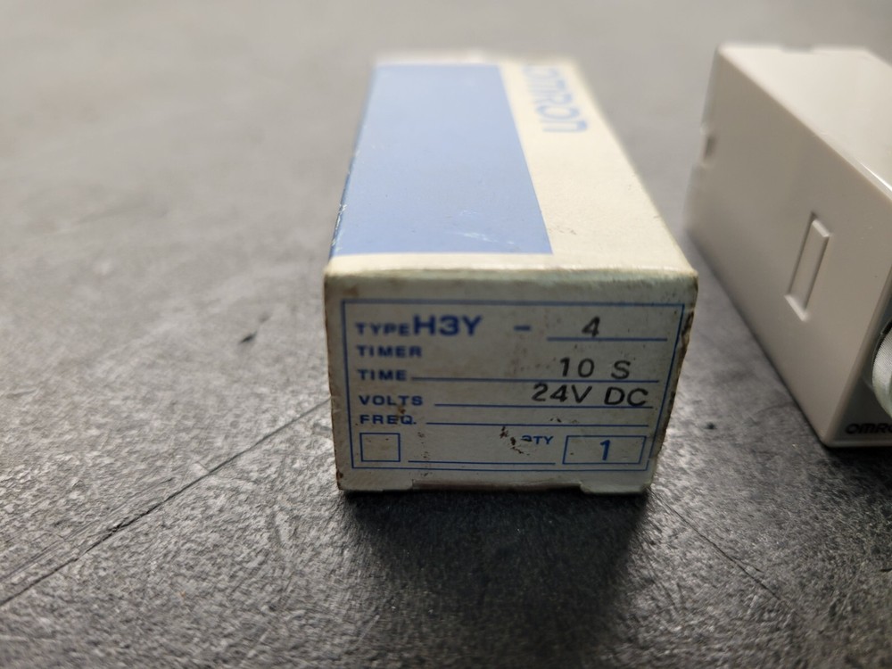 Omron H3Y-4 Timer.