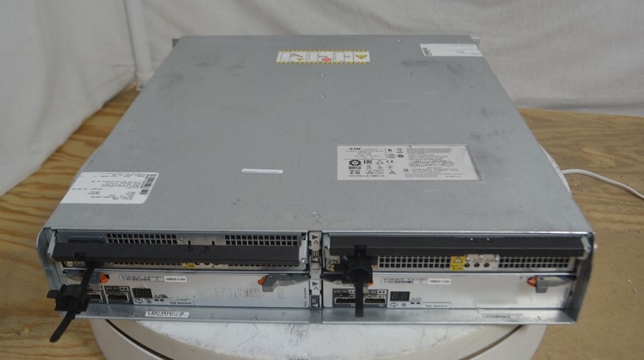 EMC EAE 100-542-104-01 12 Bay Hard Disk Array SEE NOTES