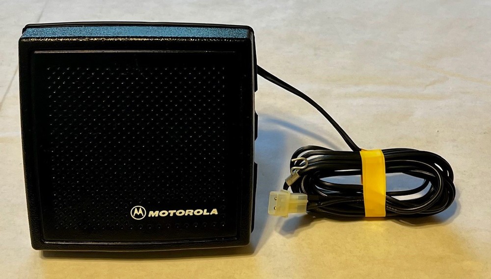 Motorola HSN4032A Mobile External Speaker With Mounting Bracket