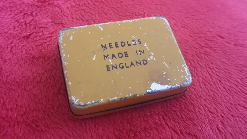 PG036 - TWIN NEEDLES 11/16 Gramophone DOT Tin Box