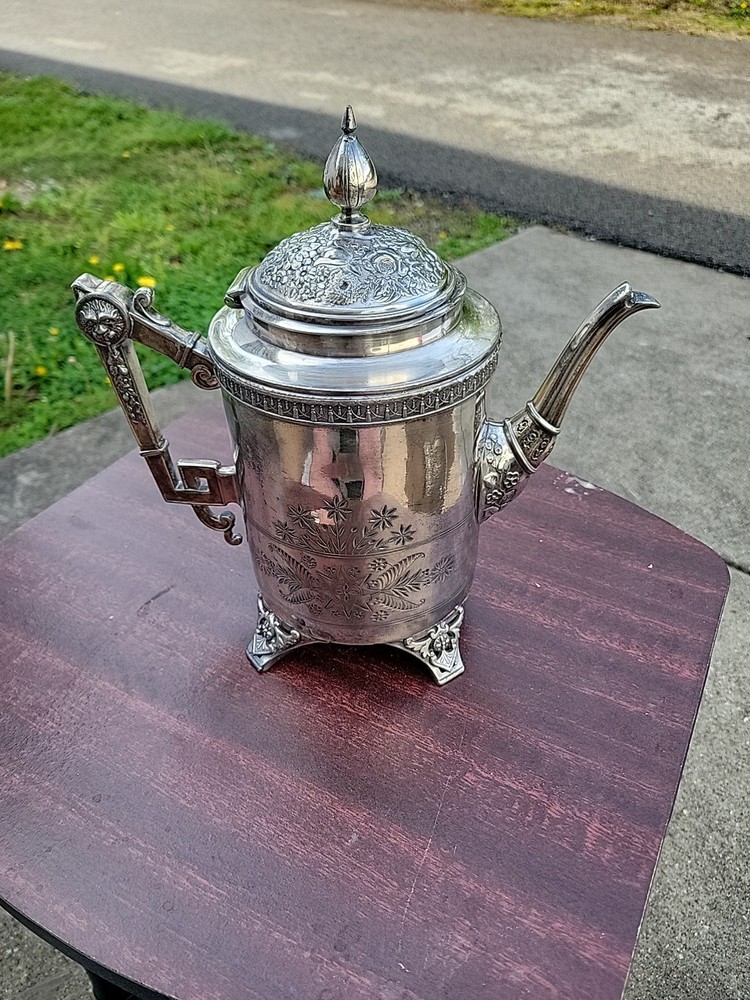 WM Rogers Smith New Haven Conn Silver Plate Lidded Coffee Tea Pot