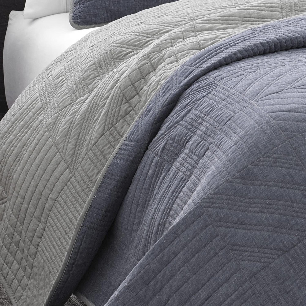 Queen Quilt Set Reversible Cotton Blend Bedding W/ Lightweight Feel Solid 3