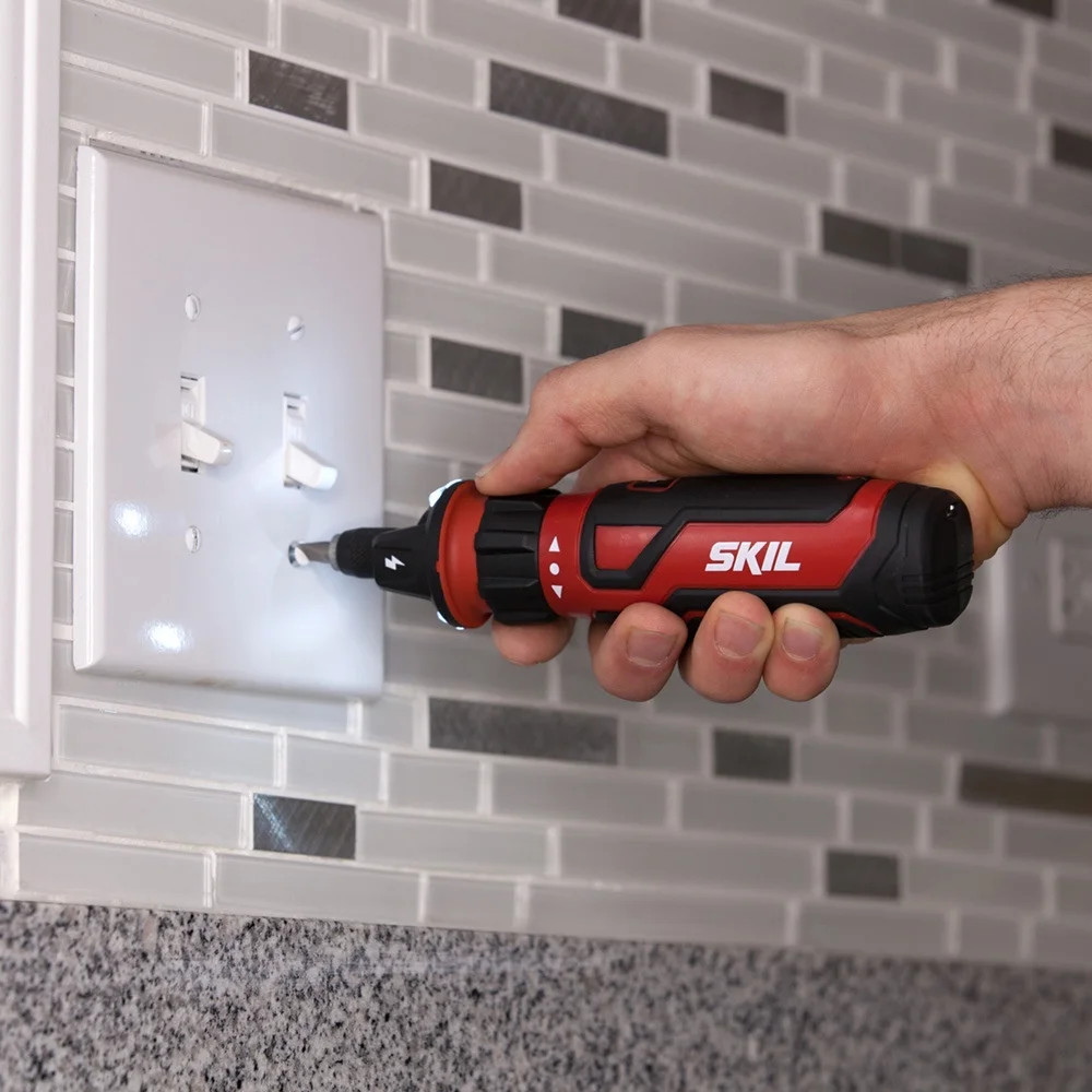 SKIL SD561201 4V Rechargeable Screwdriver with Circuit Sensor Technology