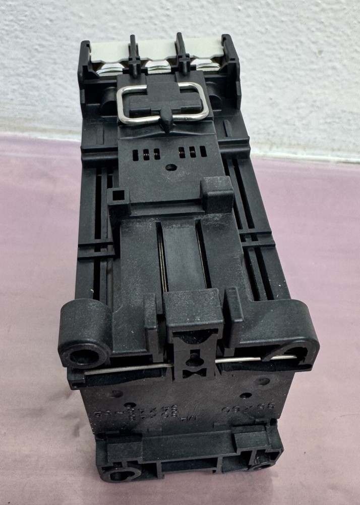 Fuji SC-E05/G Contactor 24VDC Coil