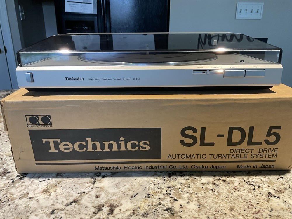 Technics Direct Drive Automatic Linear Tracking Turntable System SL-DL5