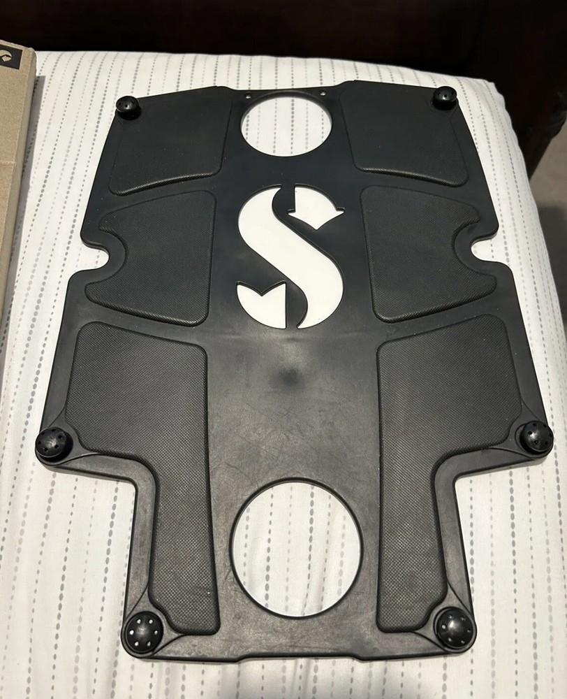 Scubapro s-tek backpad with screws