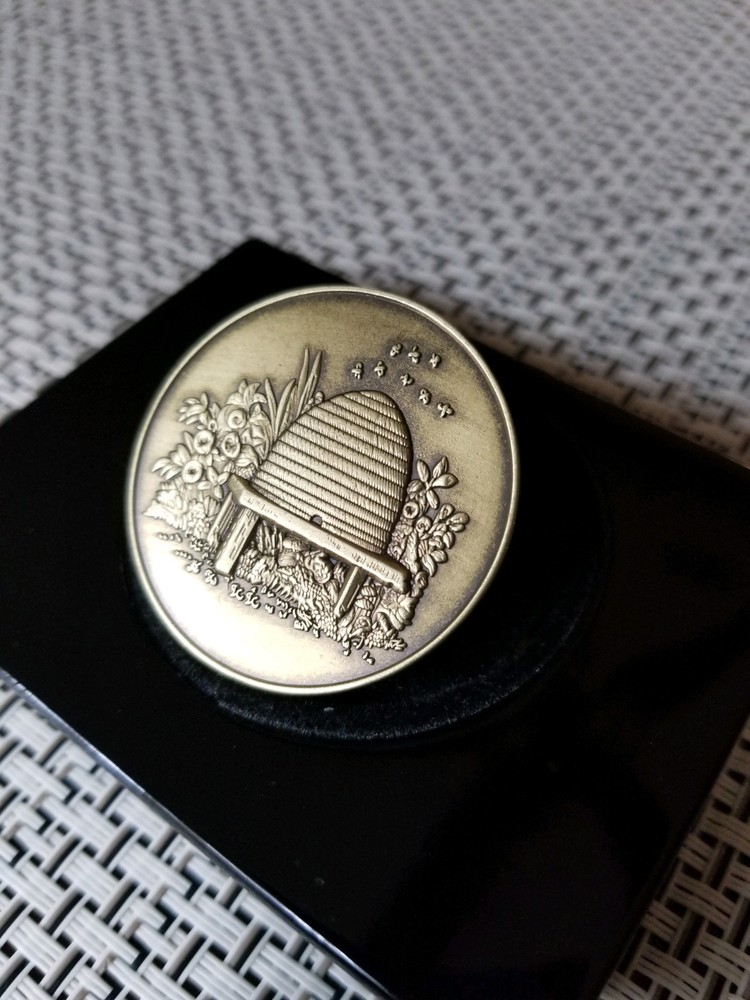 1.5" Masonic Beehive Lapel Pin