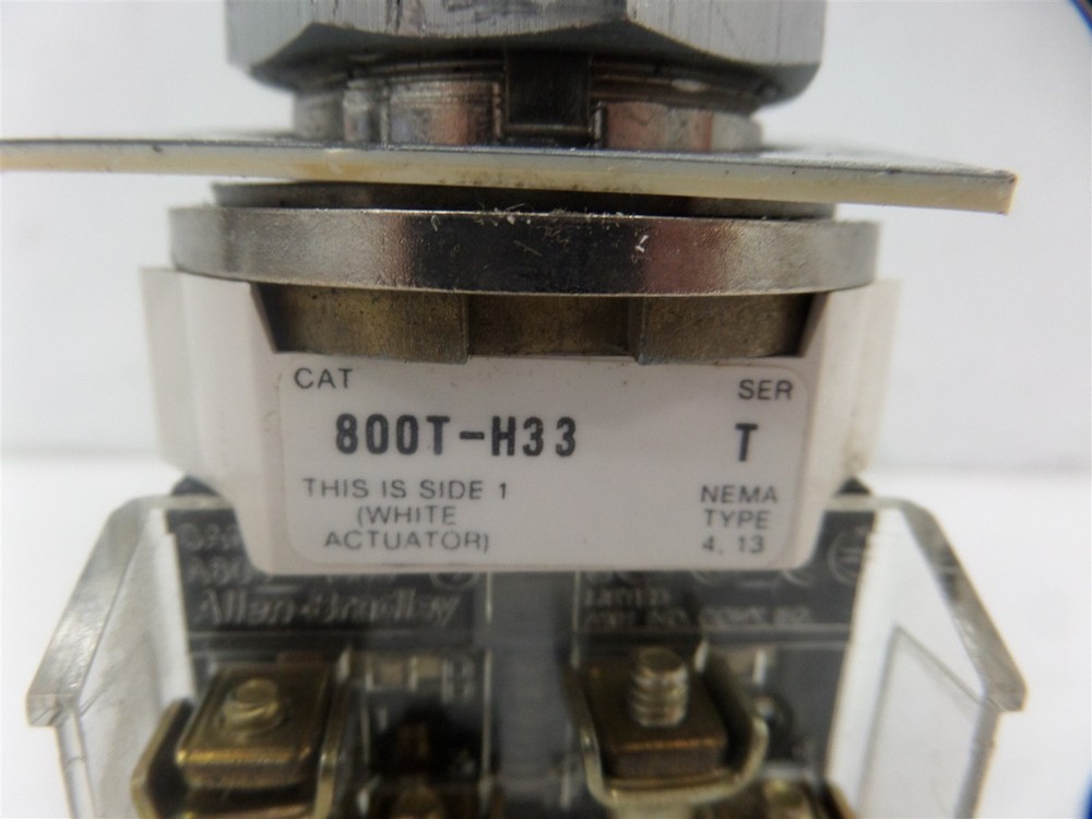 Allen-Bradley 800T-H33 Key Selector Switch W/ Key