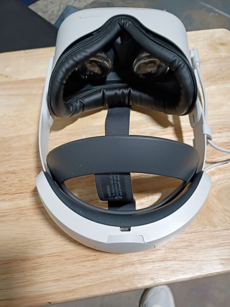 Meta Quest 2 VR Headset 128GB Fully Tested – Good Condition