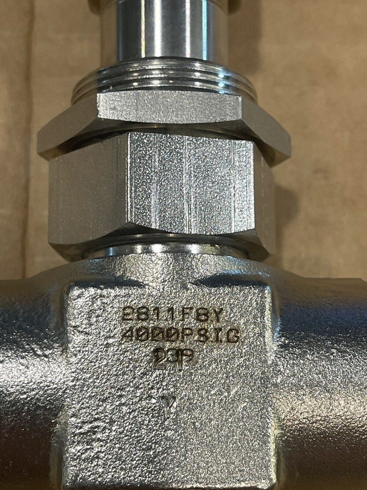 Hoke 2811F8Y Needle Valve