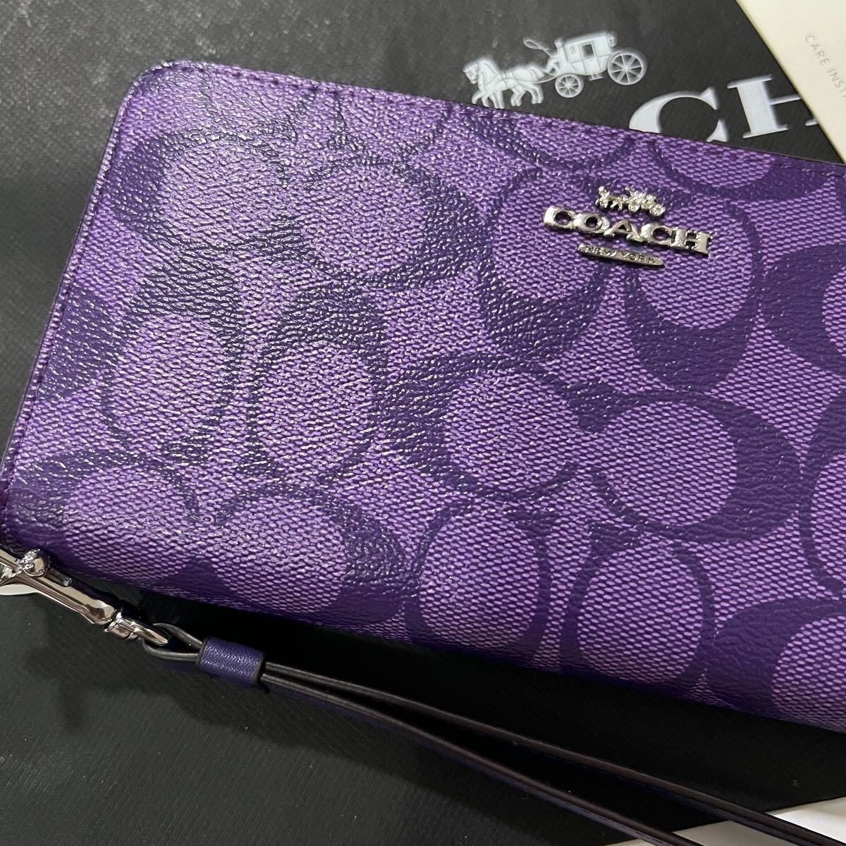 COACH Long Round Zip Wallet with Strap Purple Signature C4452 outlet F/S New US