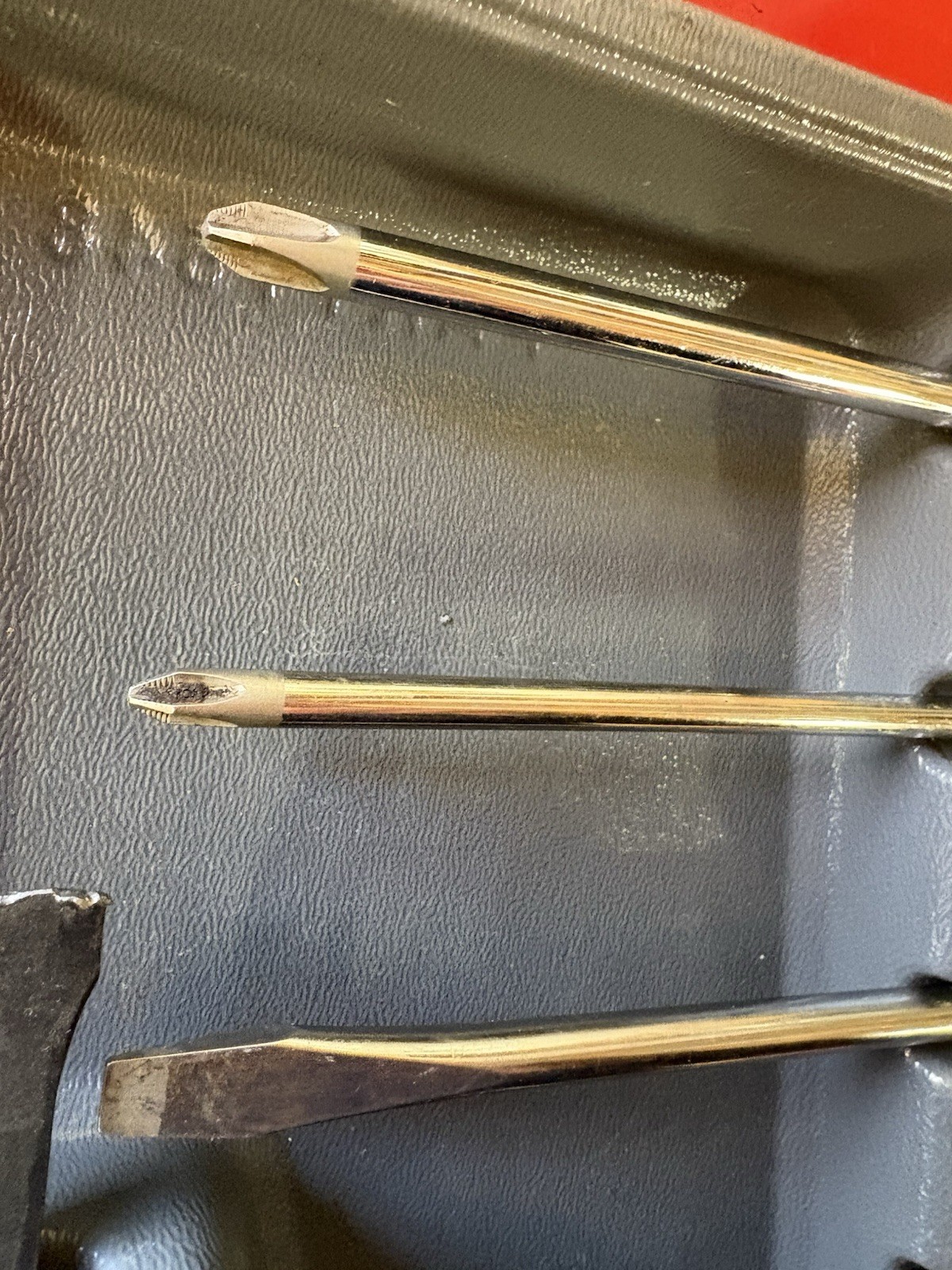 SNAP ON 9Pc HI-VIZ Mixed Soft Grip Screwdriver Striking Prybar Set