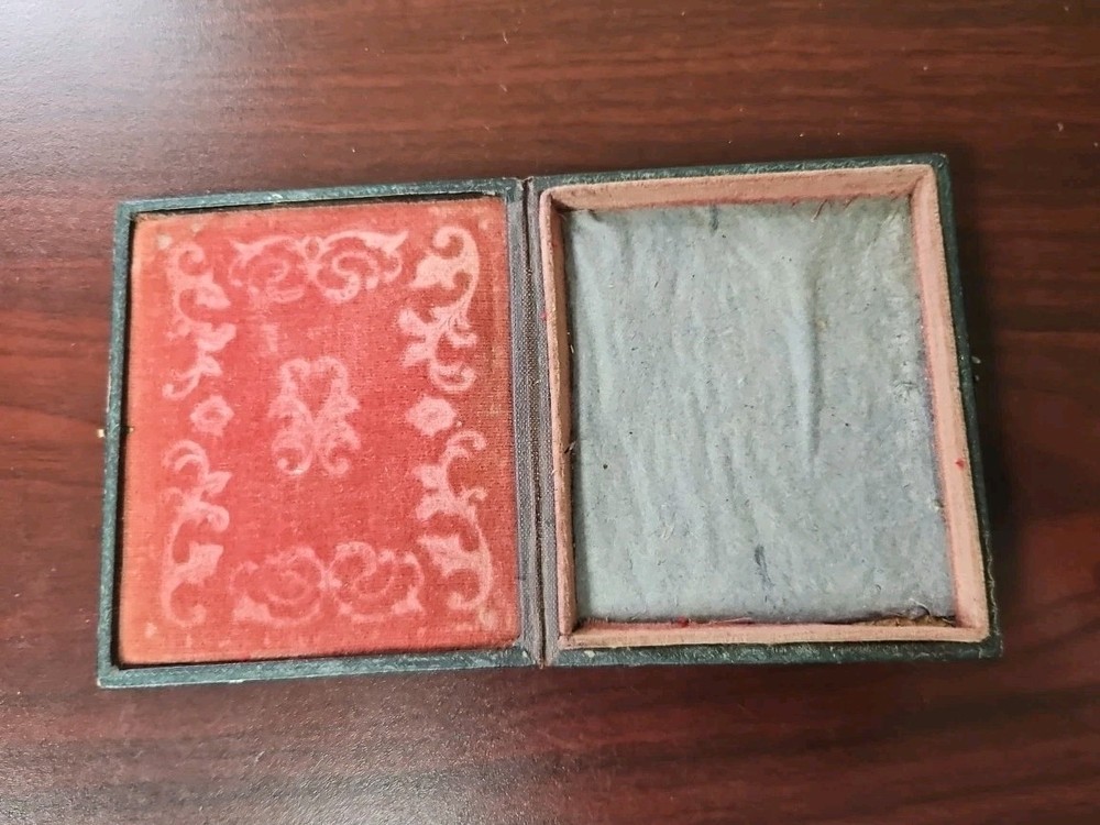 Vintage 3.5x4" Rosary Bible Case