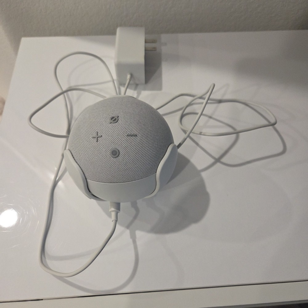 Amazon Echo Dot 4th Gen Smart Speaker White Model B7W64E With Stand Not Tested