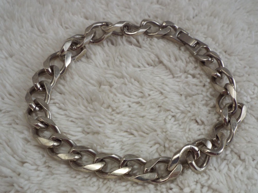 Silvertone Curb Chain Bracelet (D33)