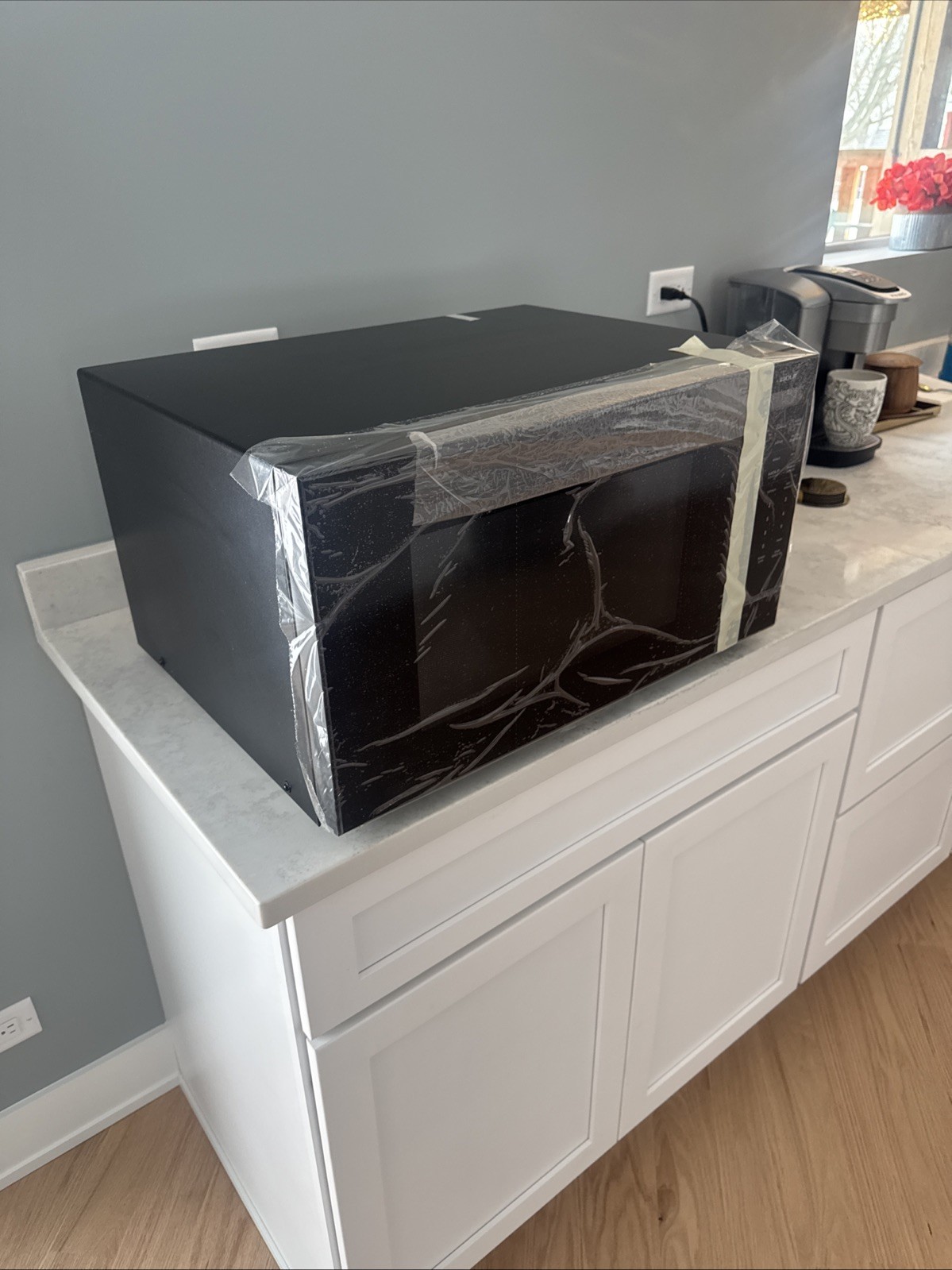 Wolf 24 inch microwave. Model# MS24. Brand new older stock