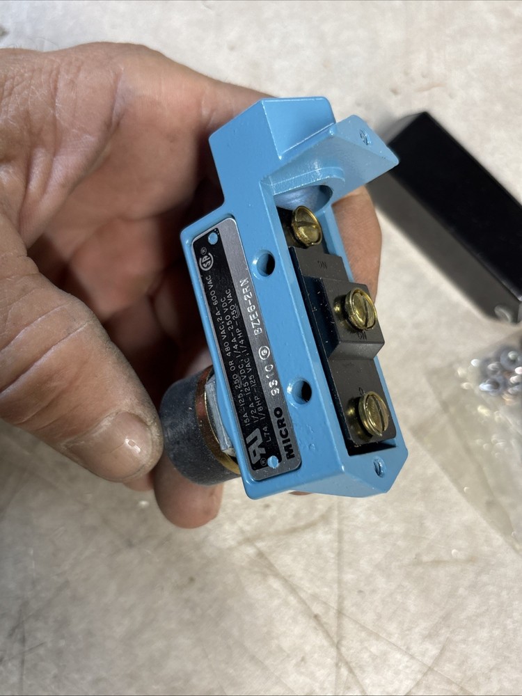 Honeywell BZE6-2RN Micro Switch