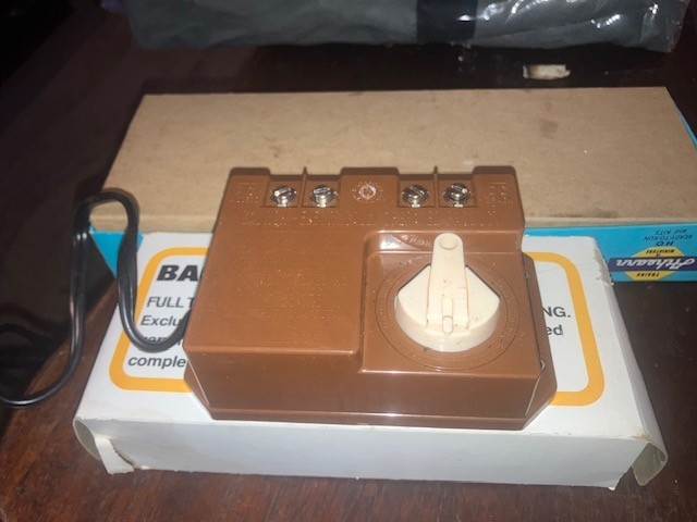 Bachmann Model Train Controller/Transformer for HO / N - Brown AC + DC