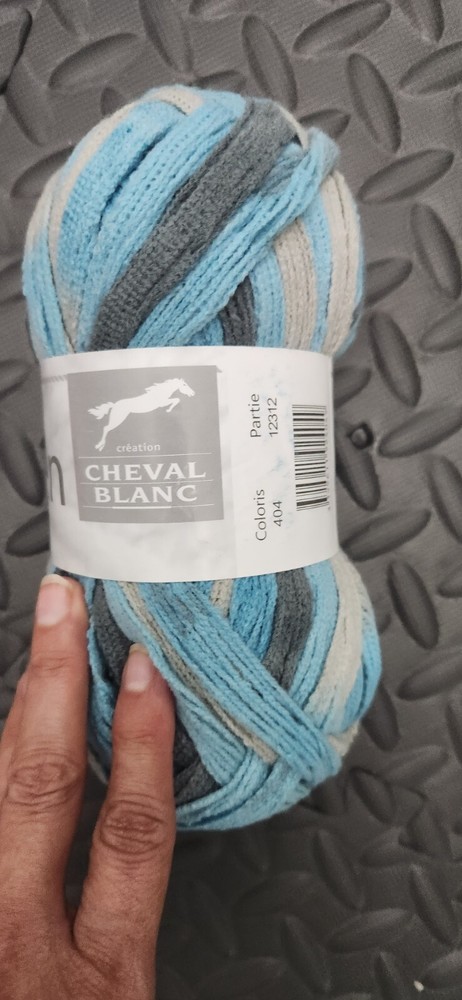 Multi color yarns set of 4