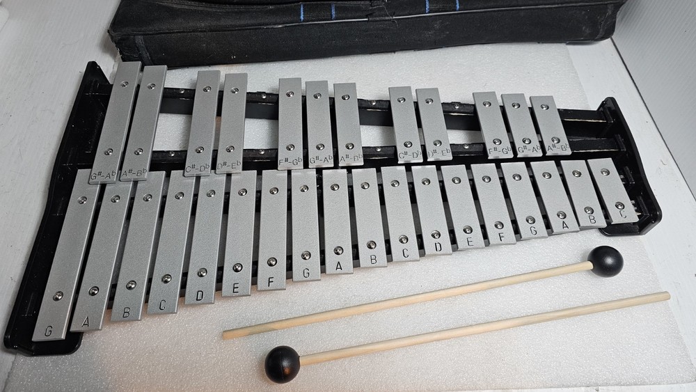 Geniune, Percussion Plus 30 Notes Bell w/ Case And 3 Sticks