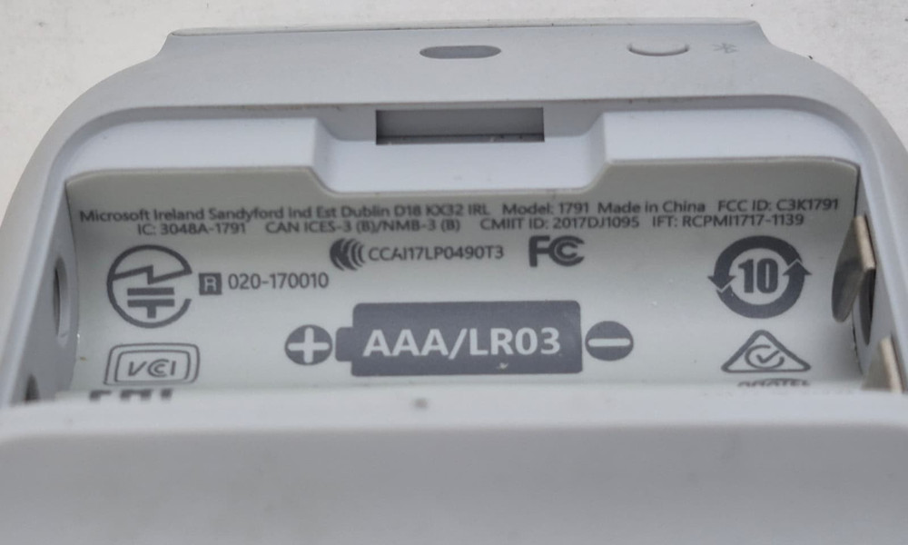 Microsoft Surface Arc Wireless Mouse Model 1791 - White