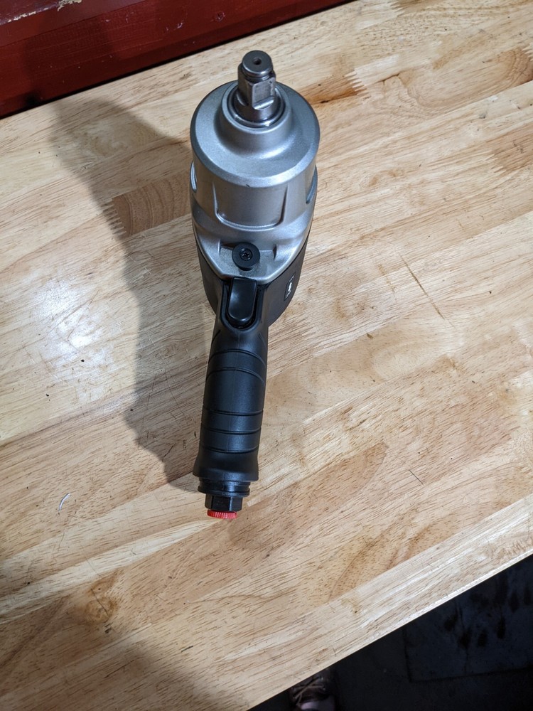 Husky 1/2" Impact Wrench 800 FtLbs