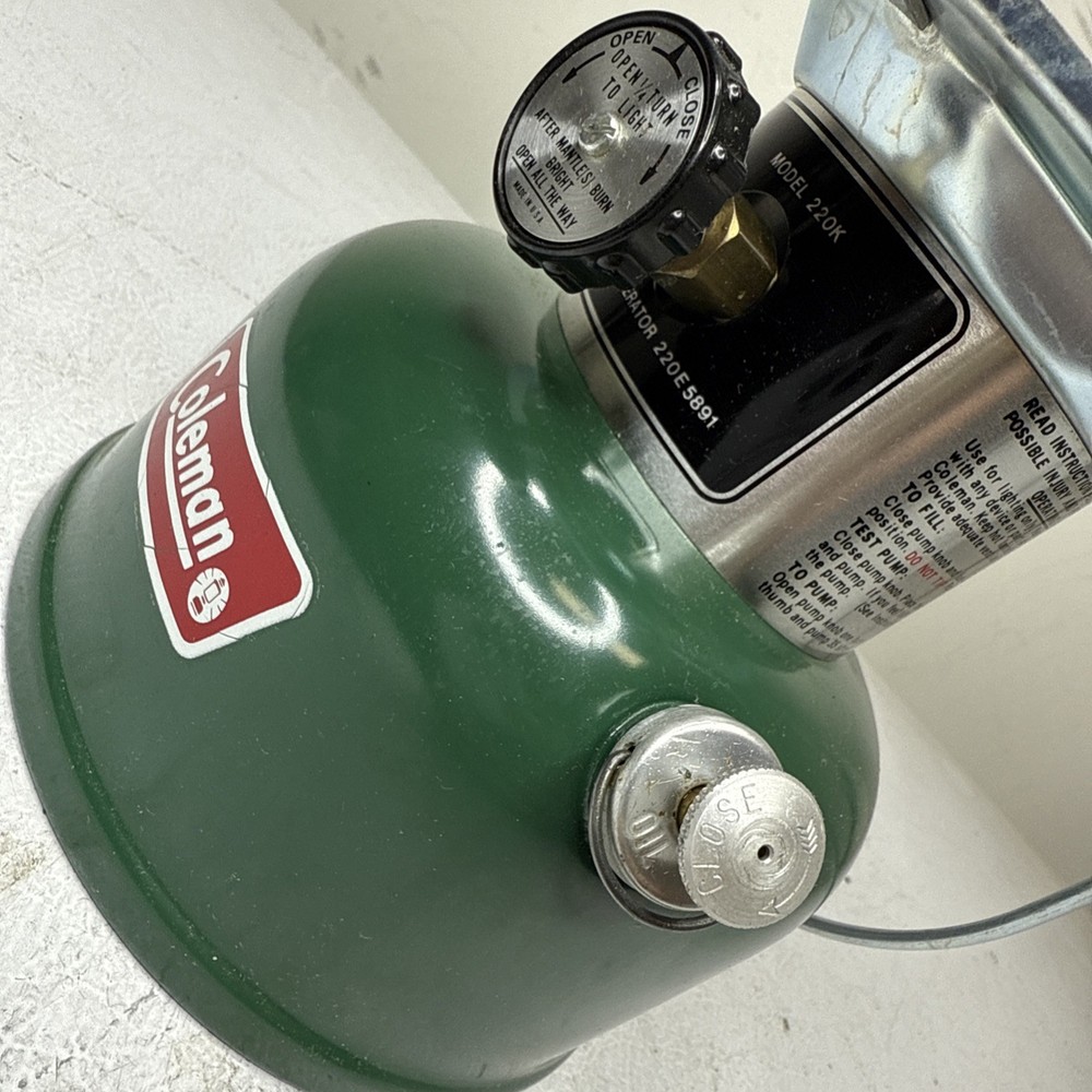 COLEMAN LANTERN MODEL 220K Double Mantle Dated 12/80 Globe *GOOD CONDITION*