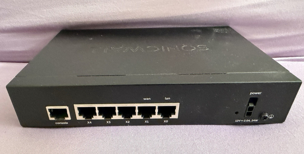SonicWall TZ300 Firewall w/PowerSupply APL28-0B4 Registration transferable
