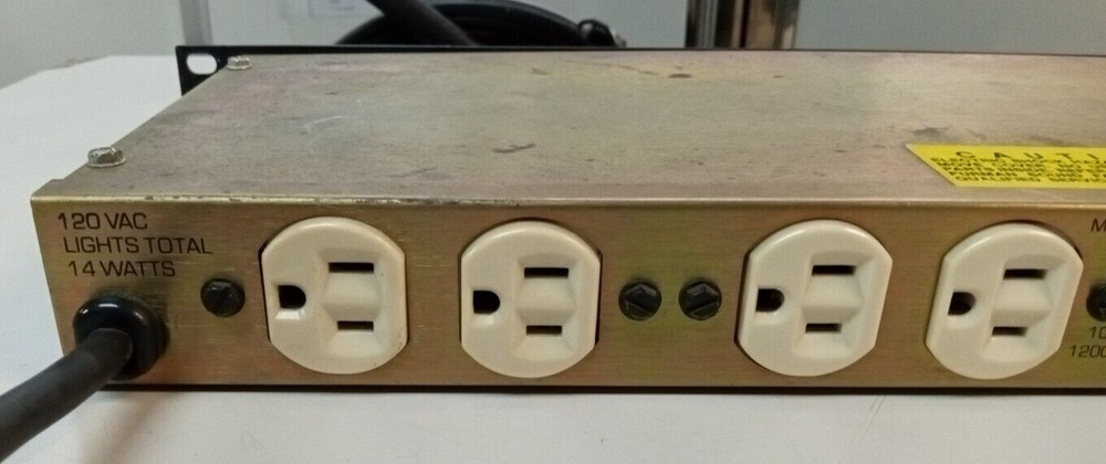 Furman PL-8 SMP Linear Filtering Power Conditioner and Light Modules