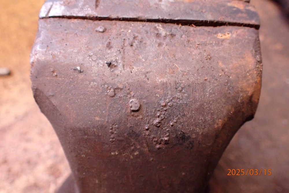 OLDER WILTON BULLET BENCH VISE FUNCTIONAL BUT HAS ISSUES