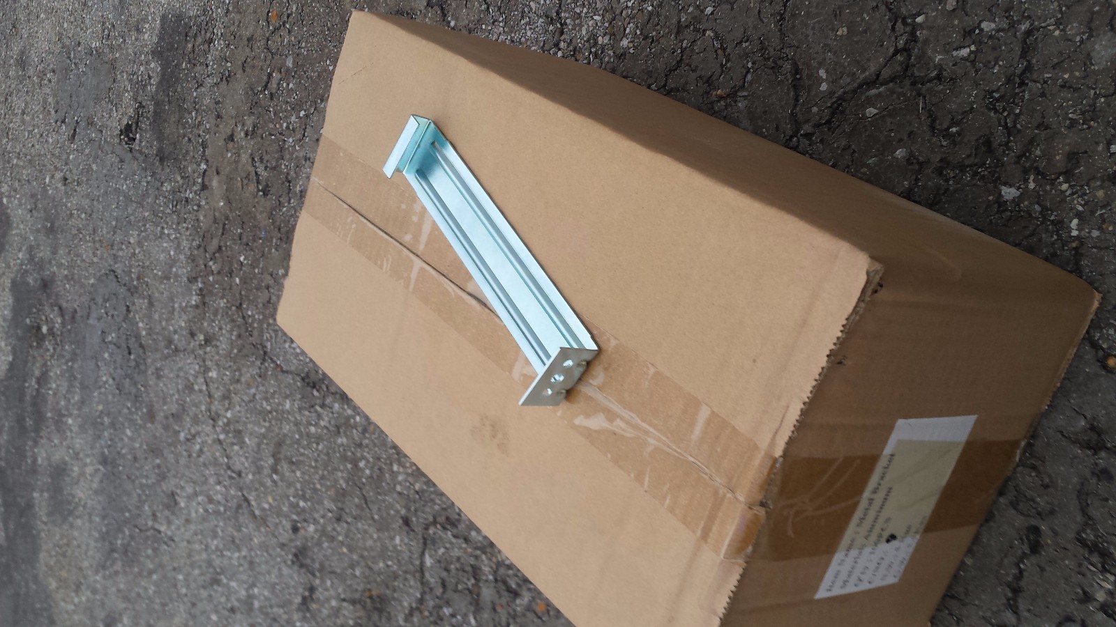 7 Inch Galvanized steel inside gutter hangers 16 Gauge 1 box of 100