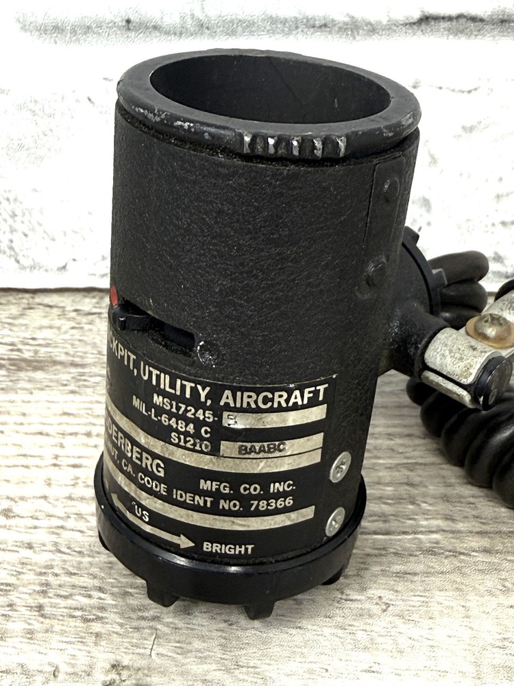 Vtg Soderberg Utility Aircraft MFG Part S1210 Red/White Cockpit Light Untested