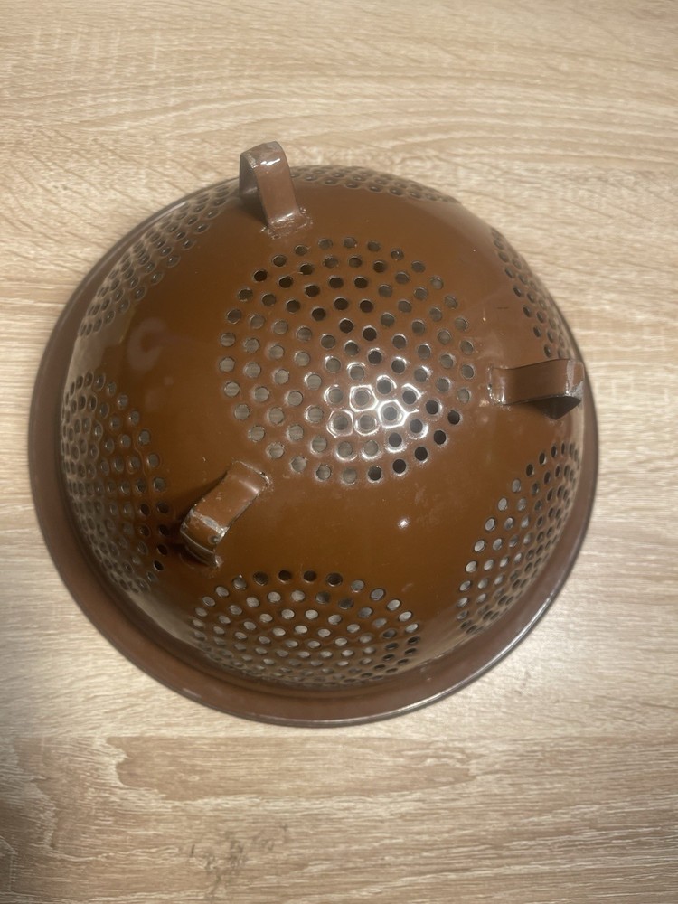 Vintage Enamel Ware Colander/Strainer Brown 3 footed 9.5”