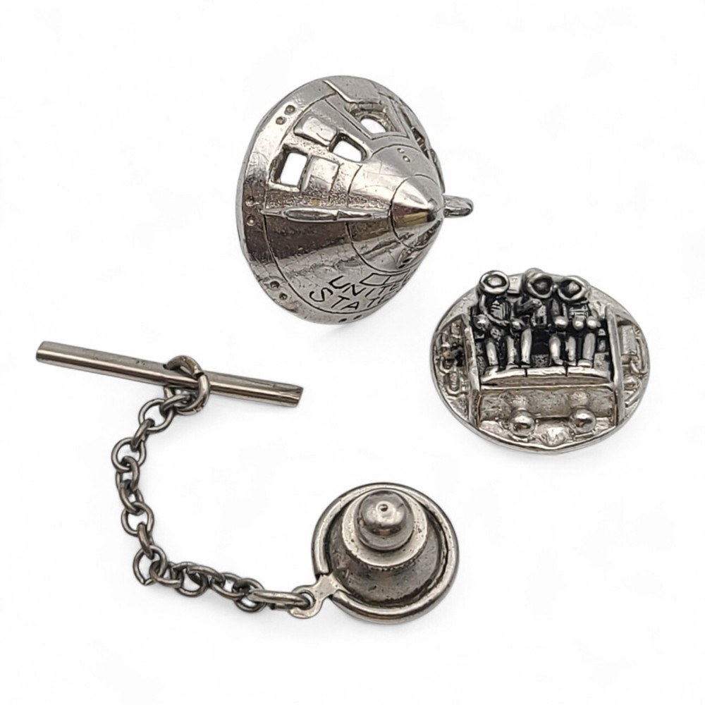 Vtg NASA Apollo Command Module 3D Astronauts Inside Space Capsule Tie Tack Pin