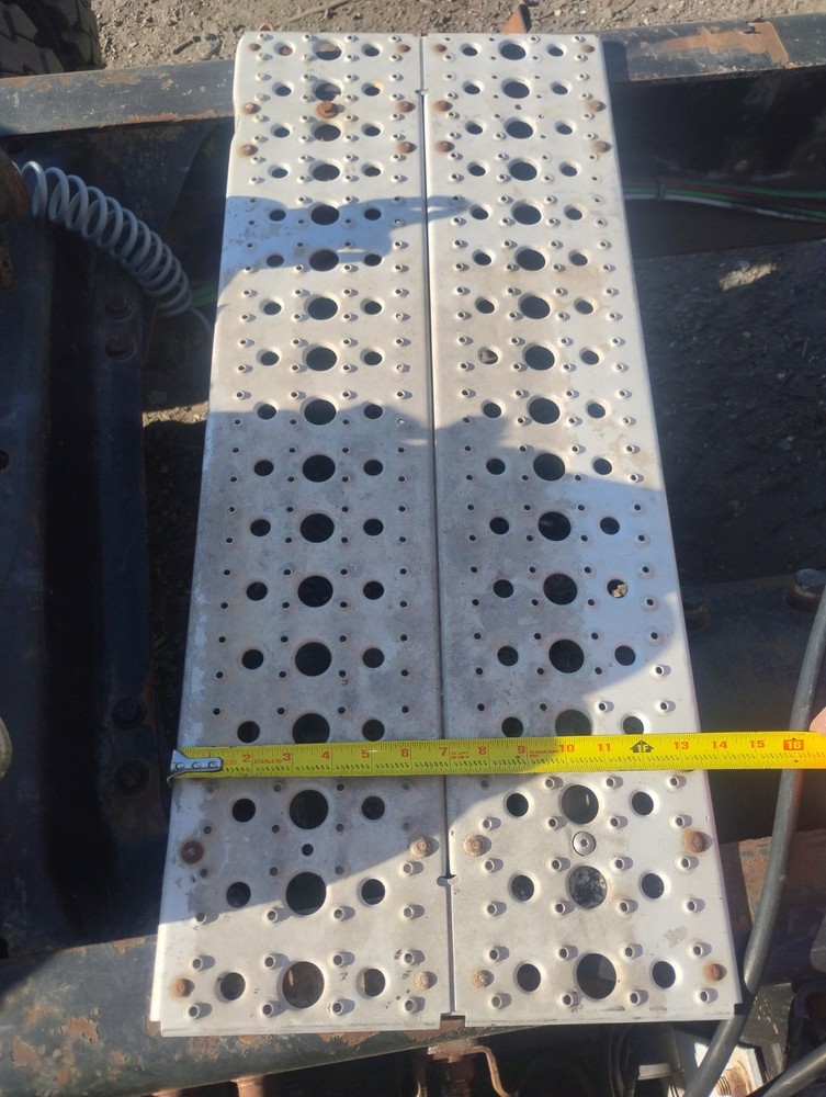 FREIGHTLINER COLUMBIA 120 DECK CATWALK STEP Frame Decking