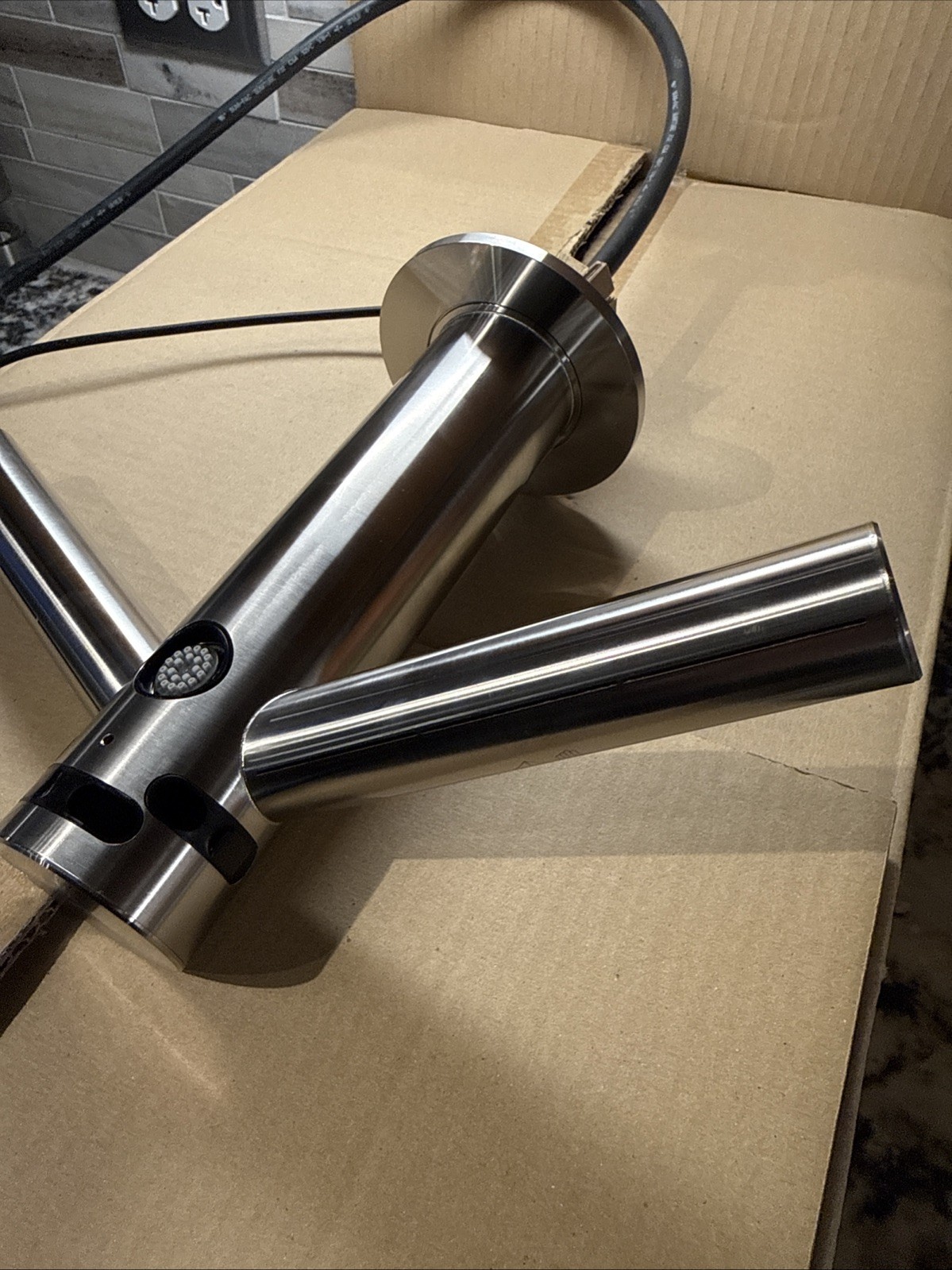 Dyson Auto Flush Tap Assy short Wall