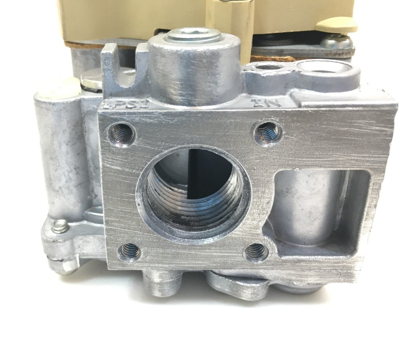 Honeywell VR8204M1075 HVAC Natural Gas Furnace Gas Valve in/out 1/2" used #G101