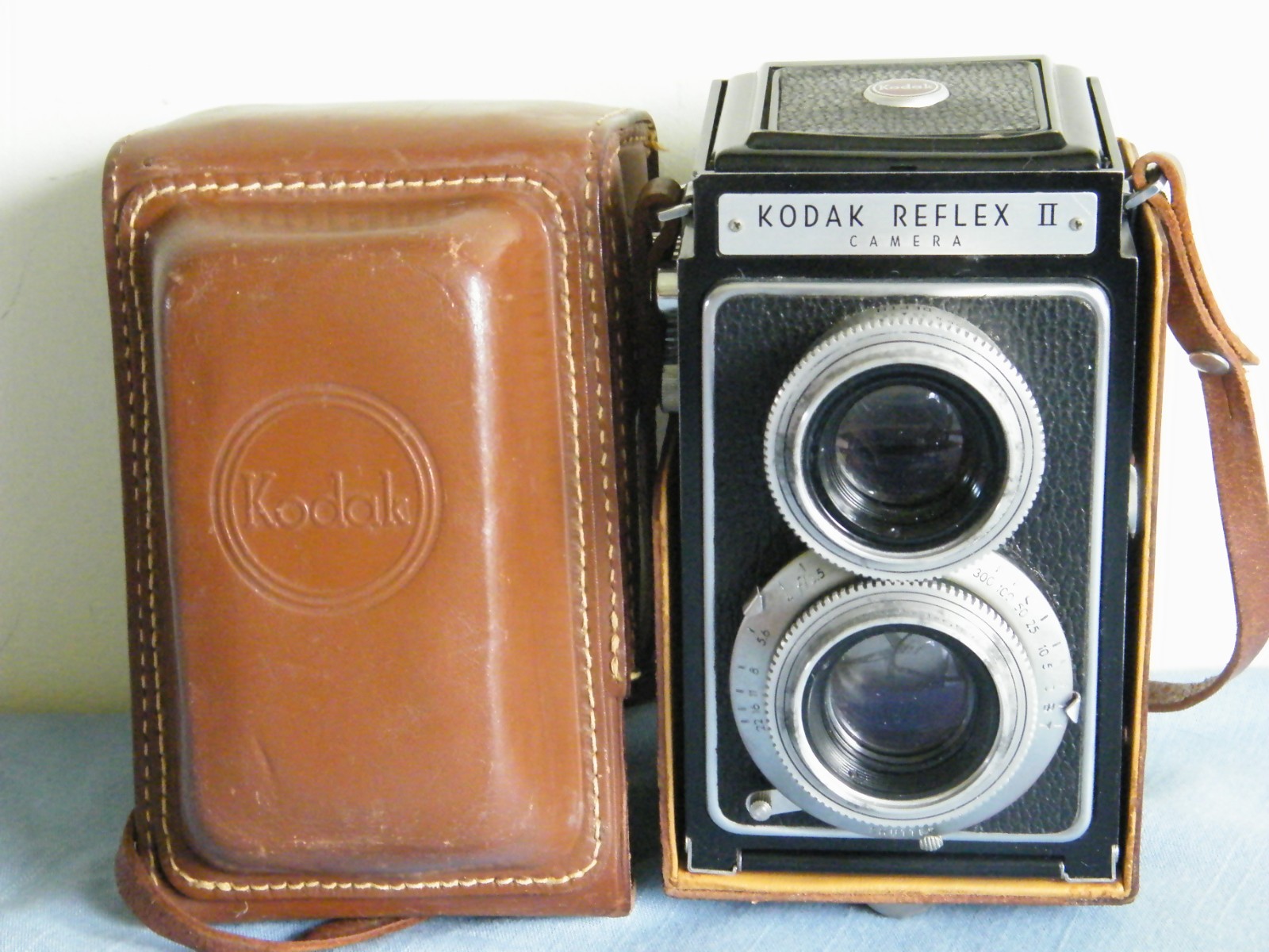 Vintage Kodak Reflex II Camera in Leather Field Case ~ Untested, sold as is