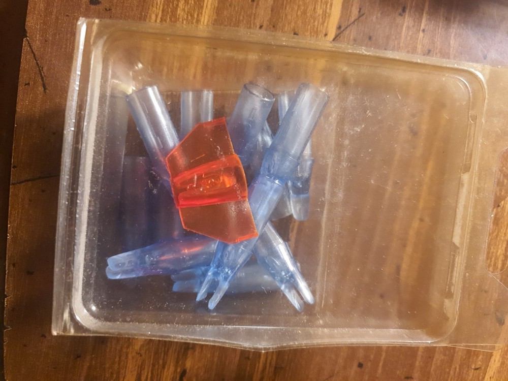 Goldtip GT Nock X-Cutter Vlear Blue (12 Ct.)