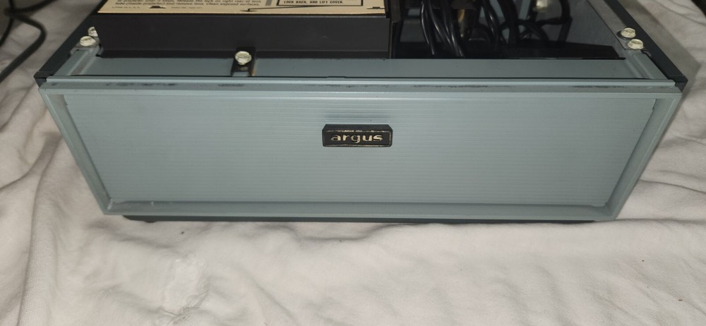 VTG Argus 540 Automatic Slide Projector Powers Up. Needs light Bulb