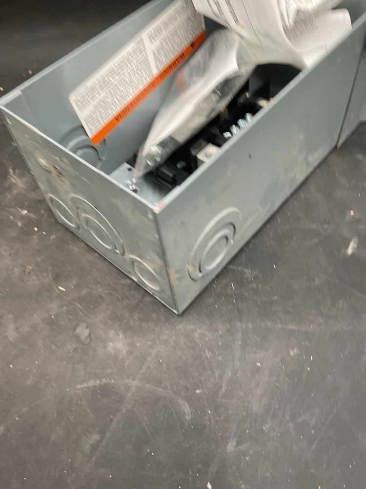 Square D Homeline Load Center 07122