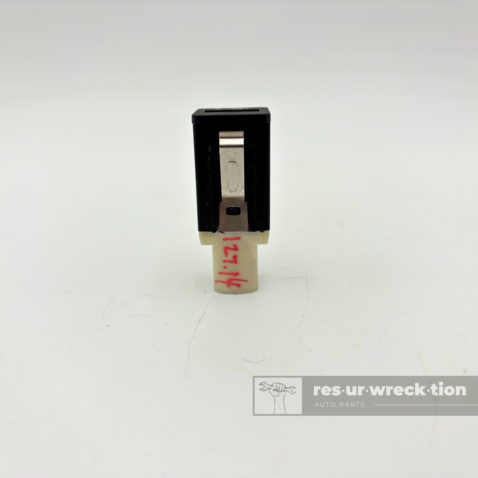 BMW USB Socket Port 1 3 5 6 7 X5 X6 Z4 E90 E91 E60 E61 OEM 9237656